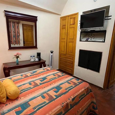 Hotel Antigua Casa De Piedra サン・ミゲル・デ・アジェンデ エクステリア 写真