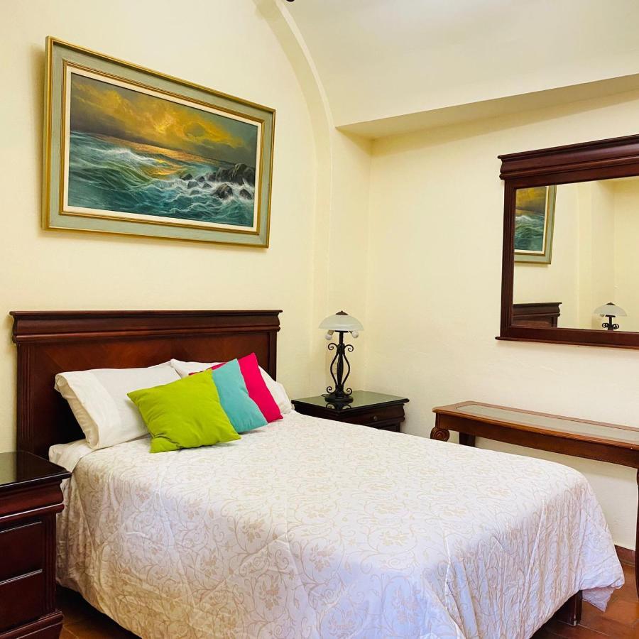 Hotel Antigua Casa De Piedra サン・ミゲル・デ・アジェンデ エクステリア 写真